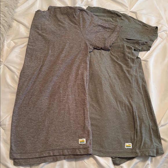 Vuori Men's Bundle: Heathered Grey & Light Green Short Sleeve Tees Medium